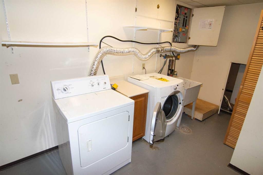 340 Templeton Circle Ne, Calgary, AB - Indoor Photo Showing Laundry Room