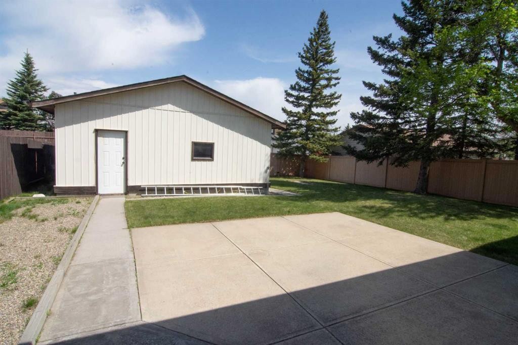 340 Templeton Circle Ne, Calgary, AB - Outdoor