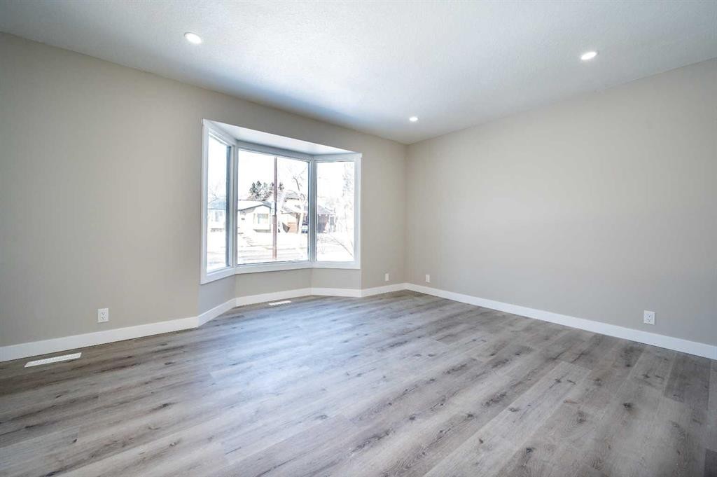 255 Castleridge Drive Ne, Calgary, AB - Indoor Photo Showing Other Room
