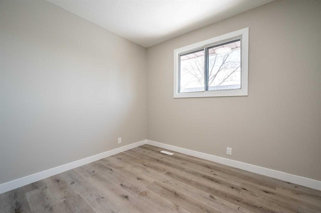 255 Castleridge Drive Ne, Calgary, AB - Indoor Photo Showing Other Room