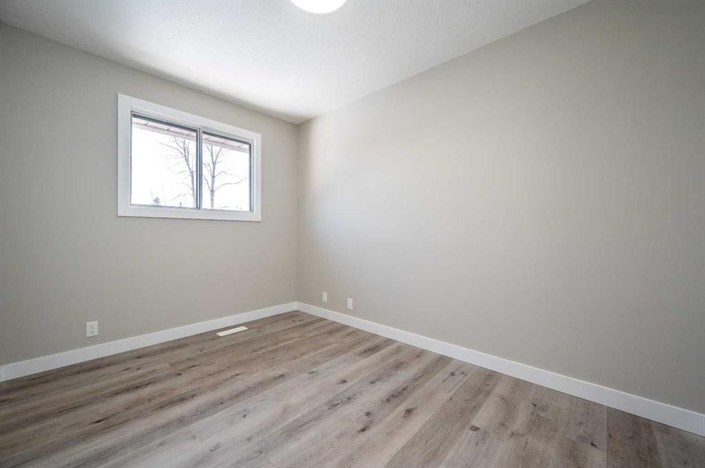 255 Castleridge Drive Ne, Calgary, AB - Indoor Photo Showing Other Room