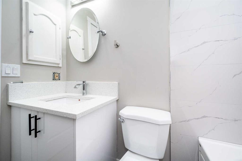 255 Castleridge Drive Ne, Calgary, AB - Indoor Photo Showing Bathroom
