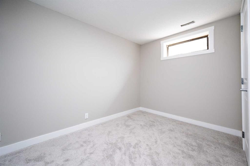 255 Castleridge Drive Ne, Calgary, AB - Indoor Photo Showing Other Room