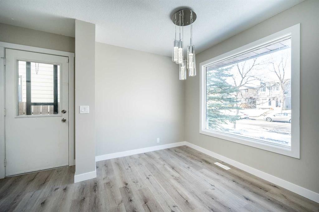 255 Castleridge Drive Ne, Calgary, AB - Indoor Photo Showing Other Room