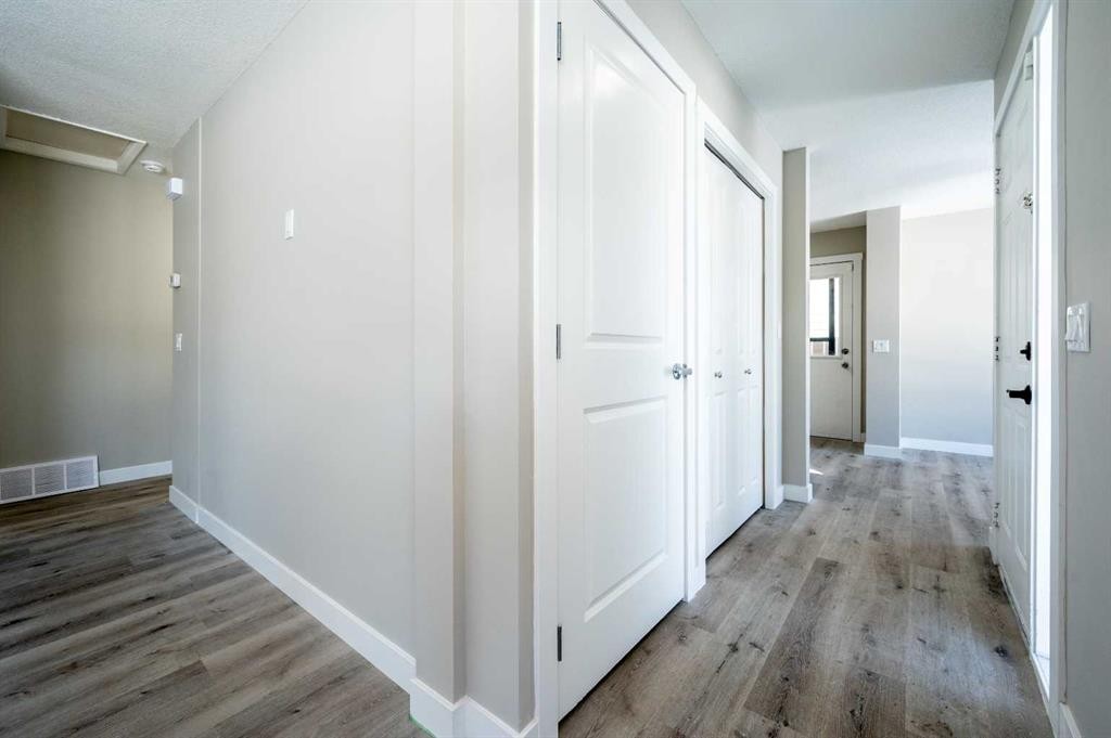 255 Castleridge Drive Ne, Calgary, AB - Indoor Photo Showing Other Room