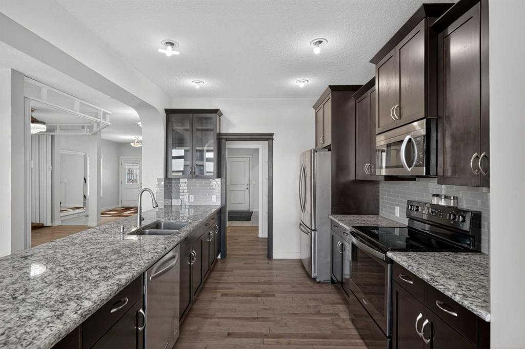 152 Redstone Villas Ne, Calgary, AB - Indoor Photo Showing Kitchen With Double Sink With Upgraded Kitchen