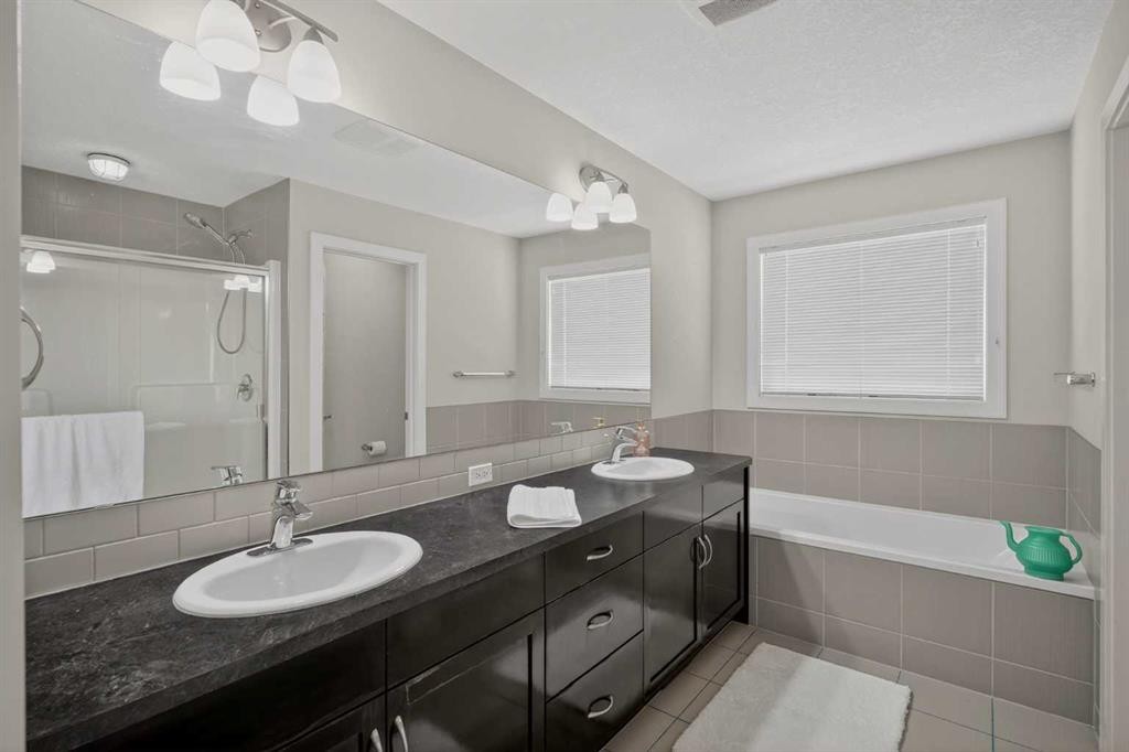 152 Redstone Villas Ne, Calgary, AB - Indoor Photo Showing Bathroom