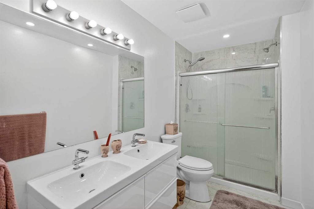 152 Redstone Villas Ne, Calgary, AB - Indoor Photo Showing Bathroom