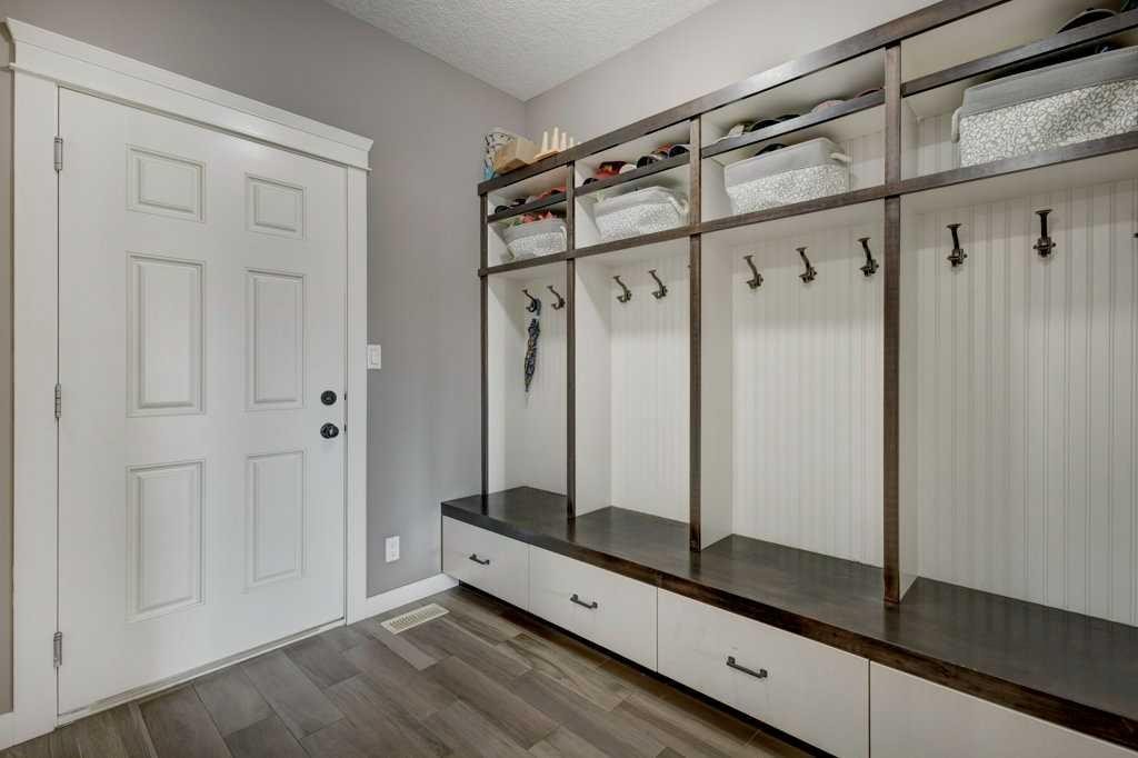 1233 Hillcrest Manor Estates, Strathmore, AB - Indoor Photo Showing Other Room