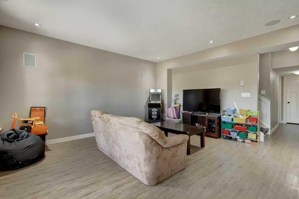 1233 Hillcrest Manor Estates, Strathmore, AB - Indoor