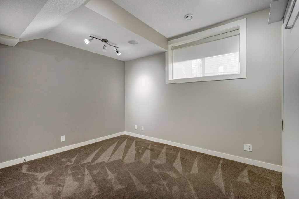 1233 Hillcrest Manor Estates, Strathmore, AB - Indoor Photo Showing Other Room