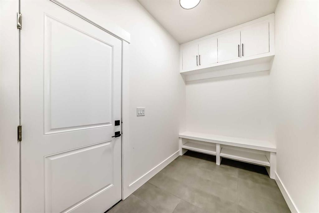 28 Saddlecrest Manor Ne, Calgary, AB - Indoor Photo Showing Other Room
