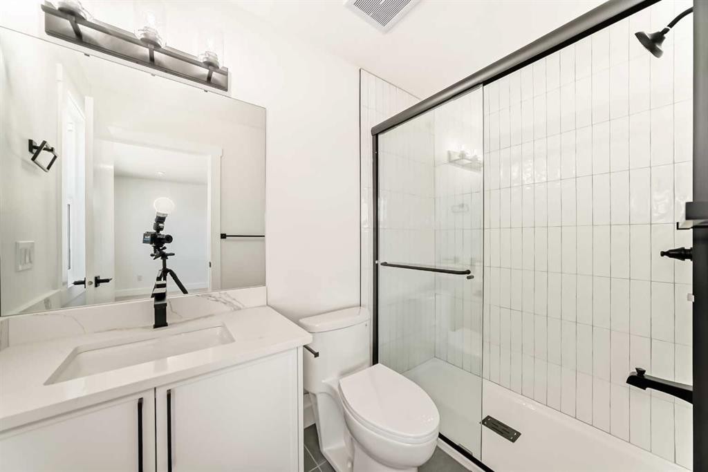 28 Saddlecrest Manor Ne, Calgary, AB - Indoor Photo Showing Bathroom