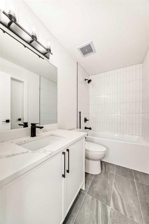 28 Saddlecrest Manor Ne, Calgary, AB - Indoor Photo Showing Bathroom