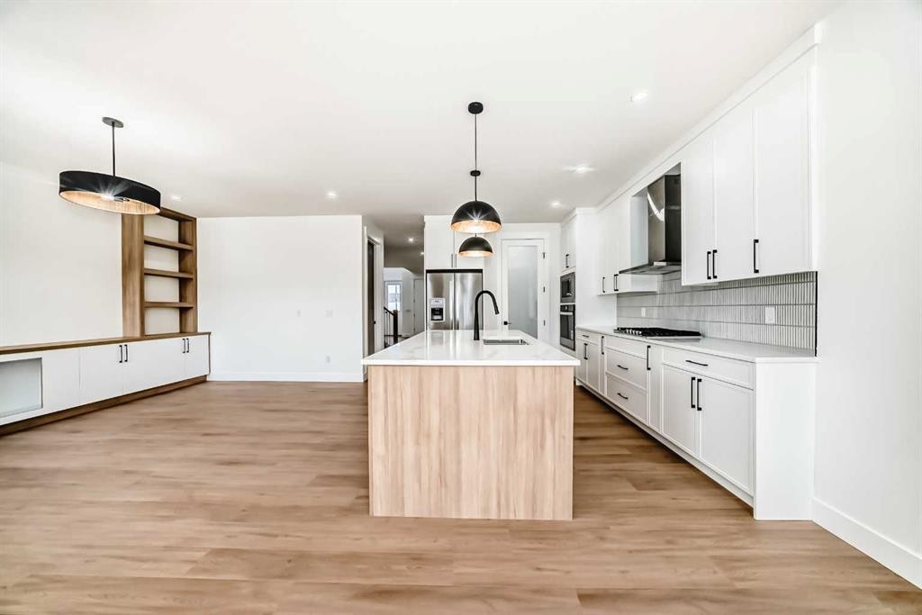 28 Saddlecrest Manor Ne, Calgary, AB - Indoor Photo Showing Kitchen