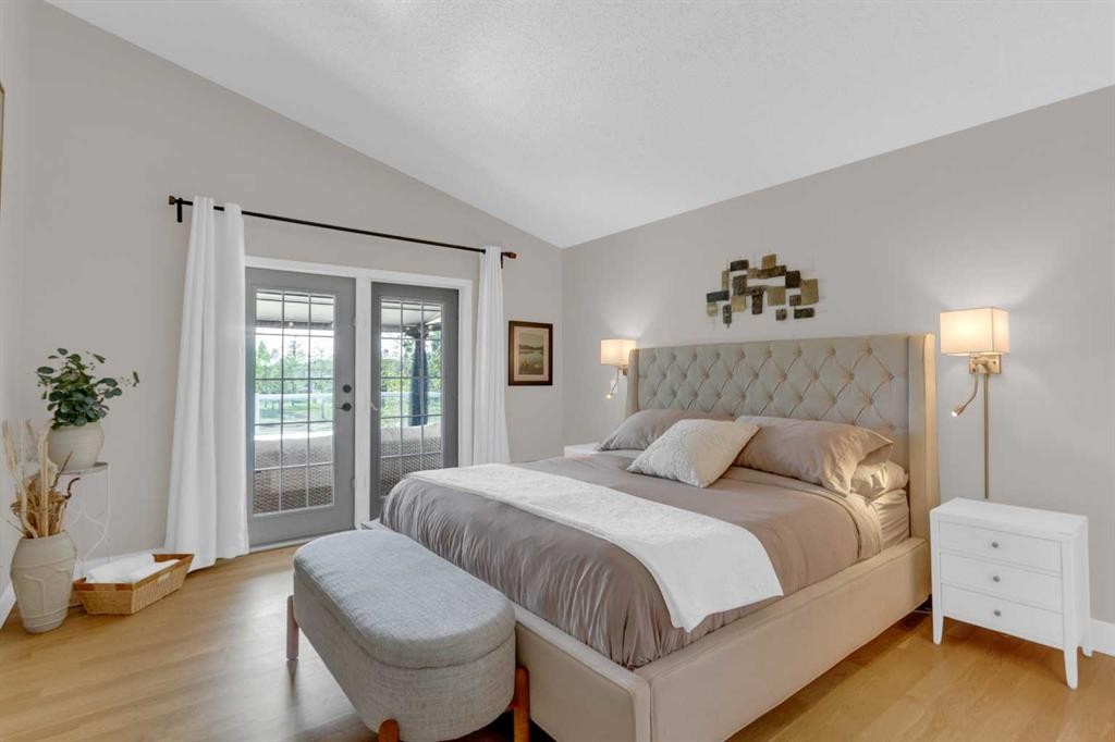 198 Douglas Woods Hill Se, Calgary, AB - Indoor Photo Showing Bedroom
