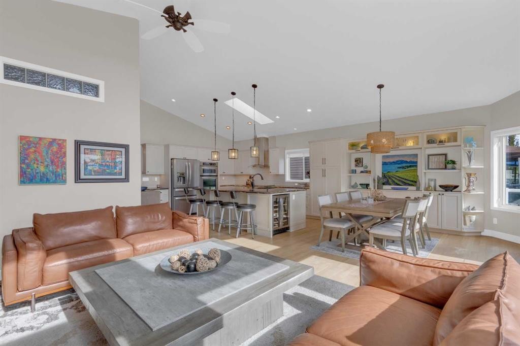 198 Douglas Woods Hill Se, Calgary, AB - Indoor Photo Showing Living Room