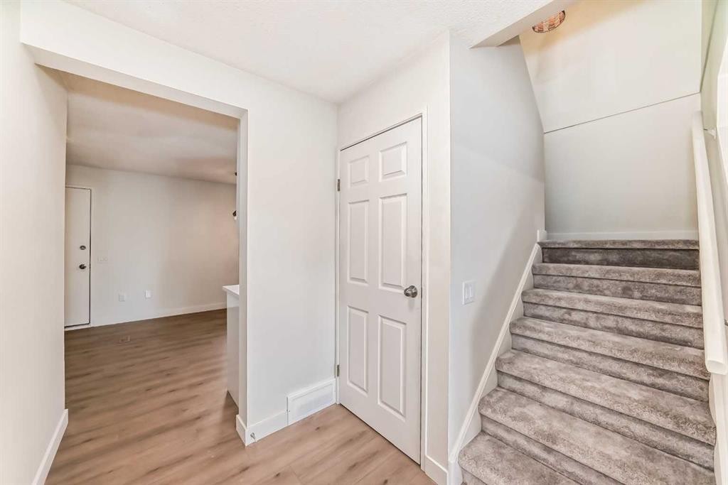 32-1515 Falconridge Drive Ne, Calgary, AB - Indoor Photo Showing Other Room