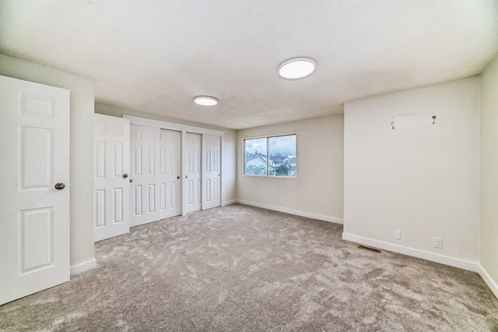 32-1515 Falconridge Drive Ne, Calgary, AB - Indoor Photo Showing Other Room
