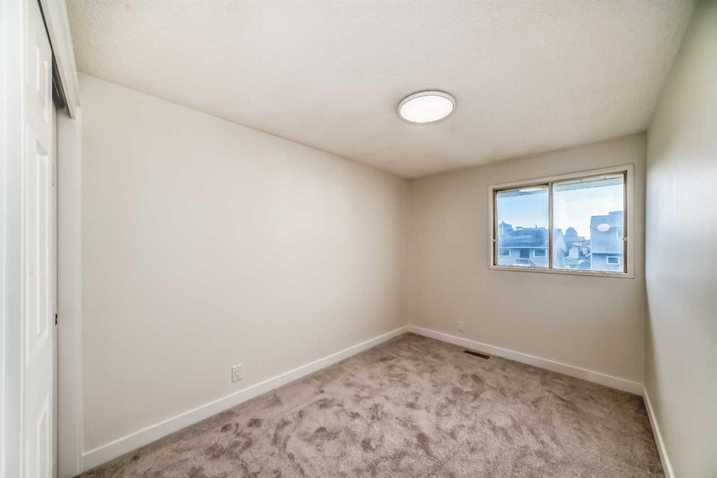 32-1515 Falconridge Drive Ne, Calgary, AB - Indoor Photo Showing Other Room