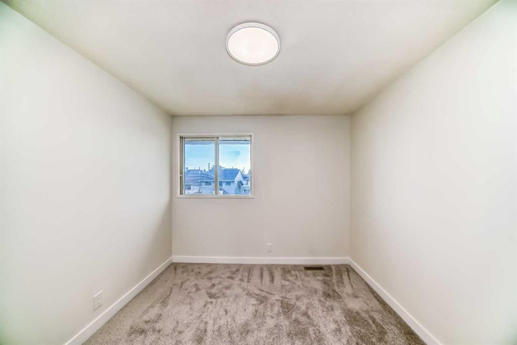 32-1515 Falconridge Drive Ne, Calgary, AB - Indoor Photo Showing Other Room