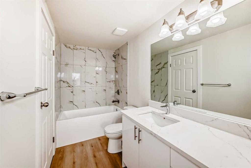 32-1515 Falconridge Drive Ne, Calgary, AB - Indoor Photo Showing Bathroom