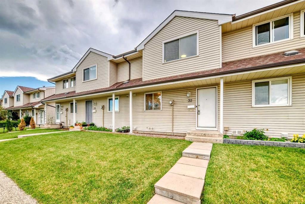 32-1515 Falconridge Drive Ne, Calgary, AB - Outdoor