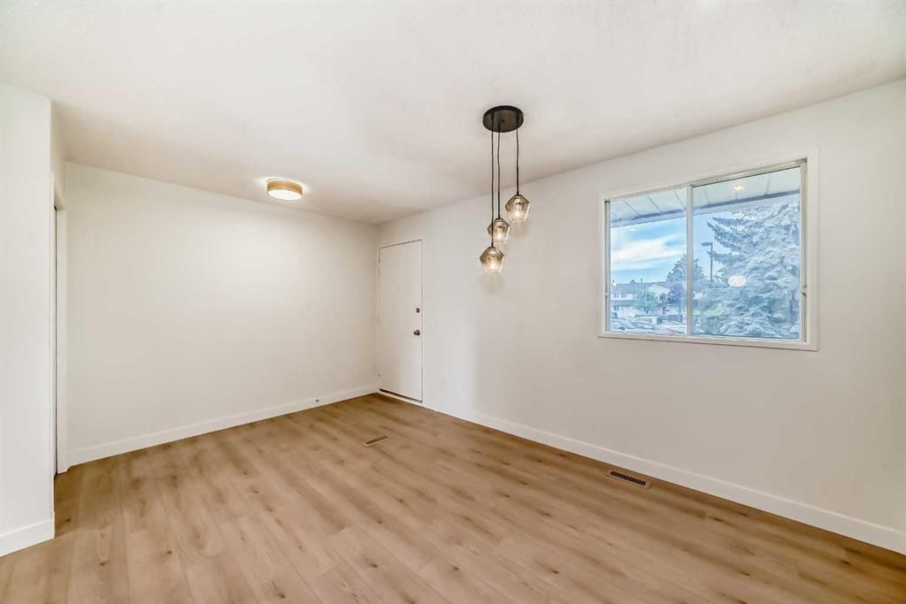 32-1515 Falconridge Drive Ne, Calgary, AB - Indoor Photo Showing Other Room