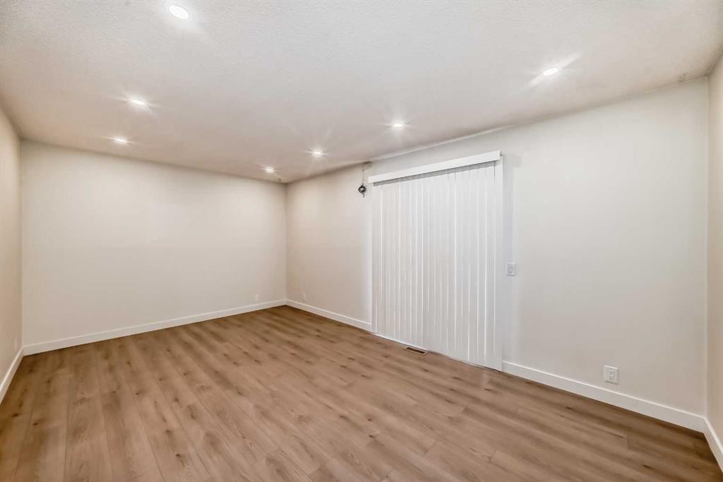 32-1515 Falconridge Drive Ne, Calgary, AB - Indoor Photo Showing Other Room