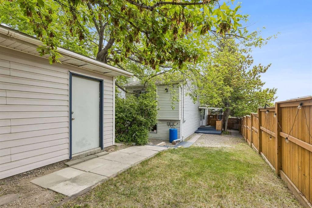 1840 33 Avenue Sw, Calgary, AB - Outdoor With Exterior