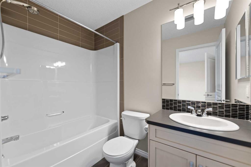 456 Auburn Bay Avenue Se, Calgary, AB - Indoor Photo Showing Bathroom