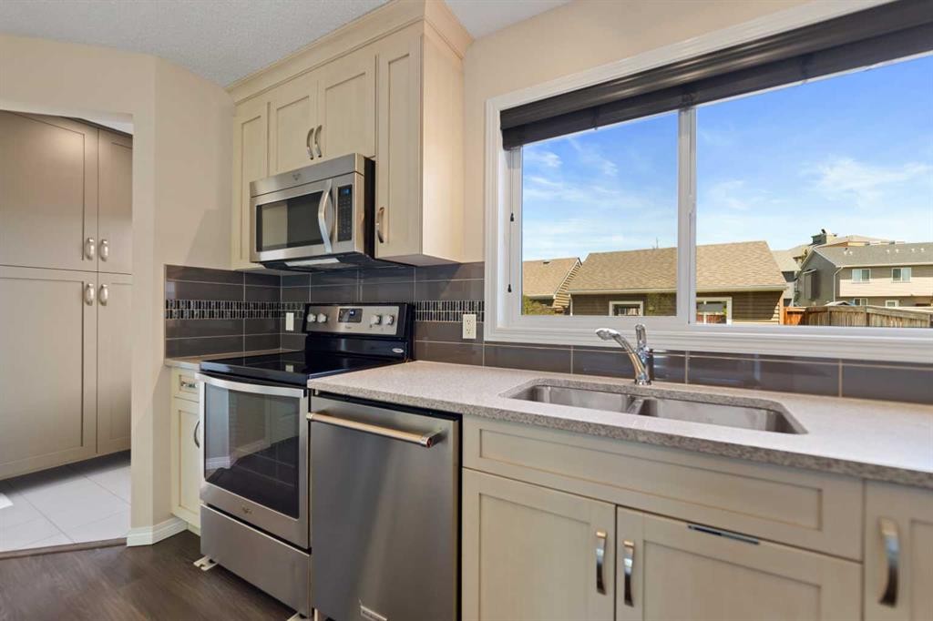 456 Auburn Bay Avenue Se, Calgary, AB - Indoor Photo Showing Kitchen With Double Sink