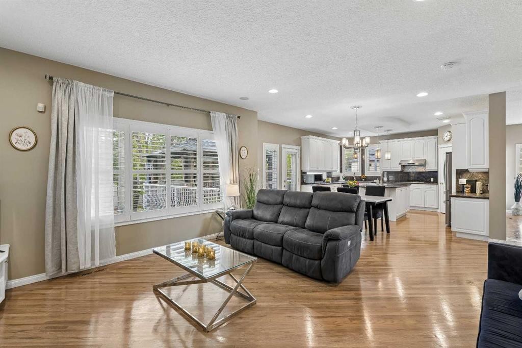 438 Candle Place Sw, Calgary, AB - Indoor