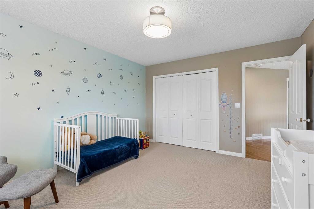 438 Candle Place Sw, Calgary, AB - Indoor Photo Showing Bedroom