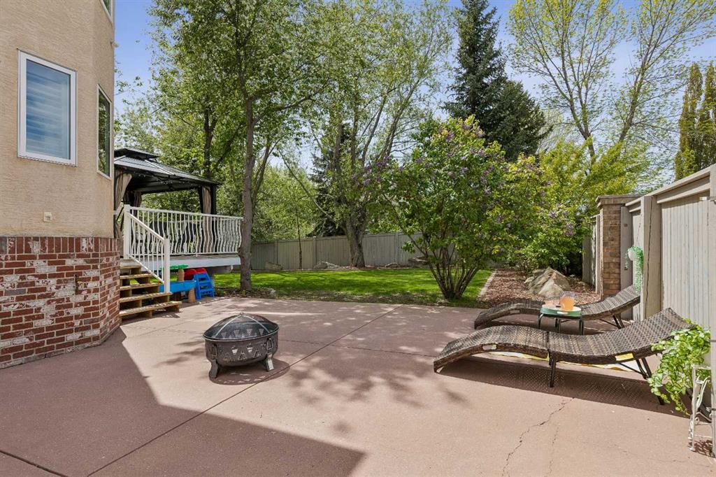 438 Candle Place Sw, Calgary, AB - Outdoor
