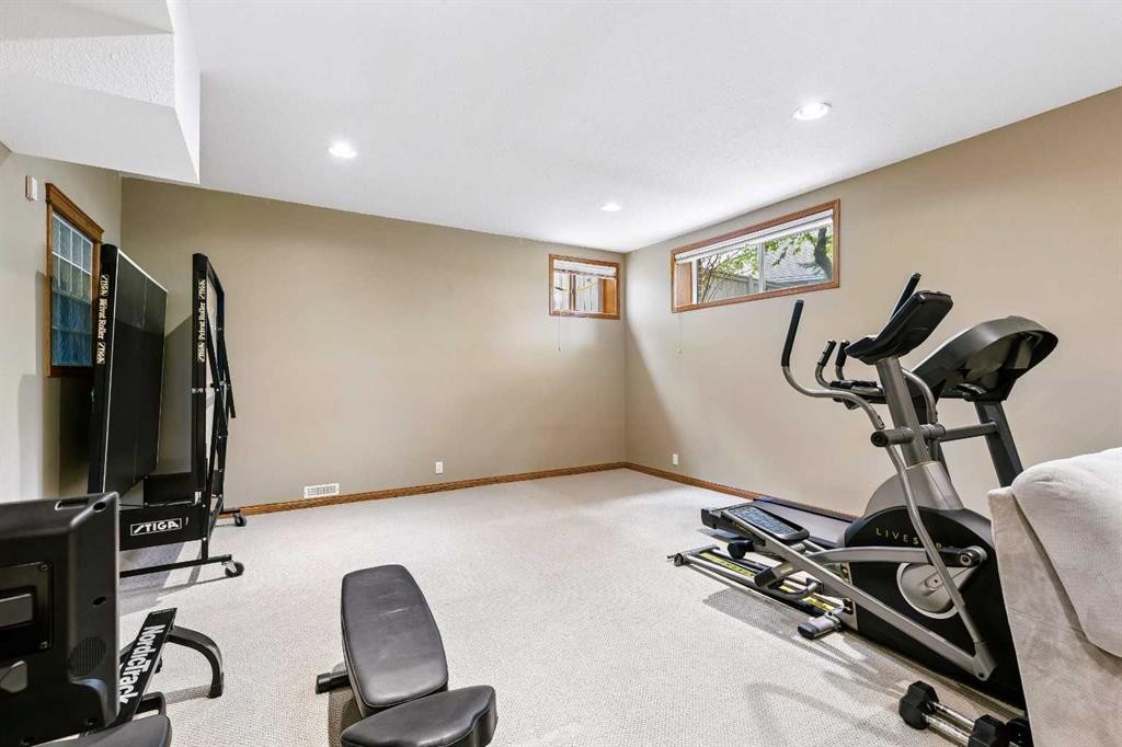 438 Candle Place Sw, Calgary, AB - Indoor Photo Showing Gym Room
