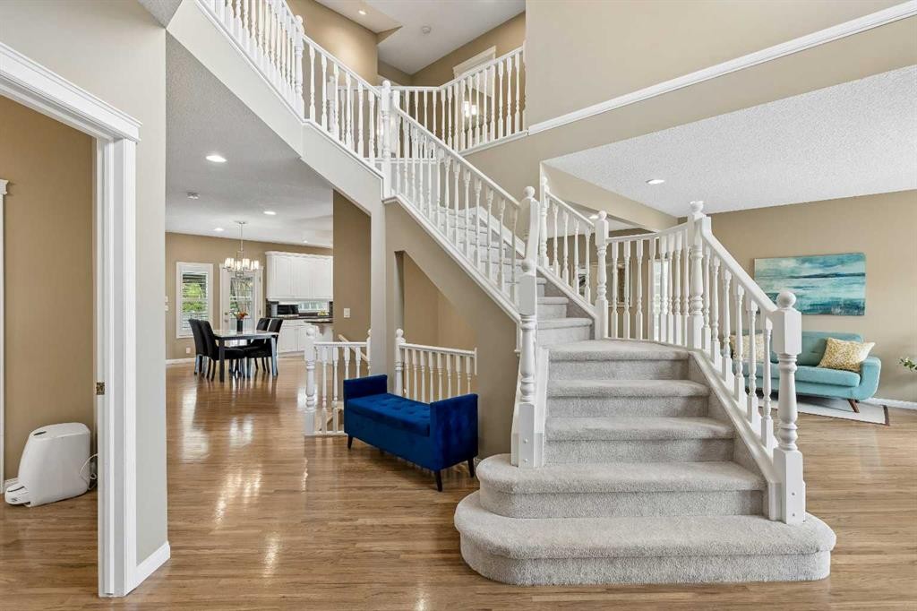 438 Candle Place Sw, Calgary, AB - Indoor Photo Showing Other Room