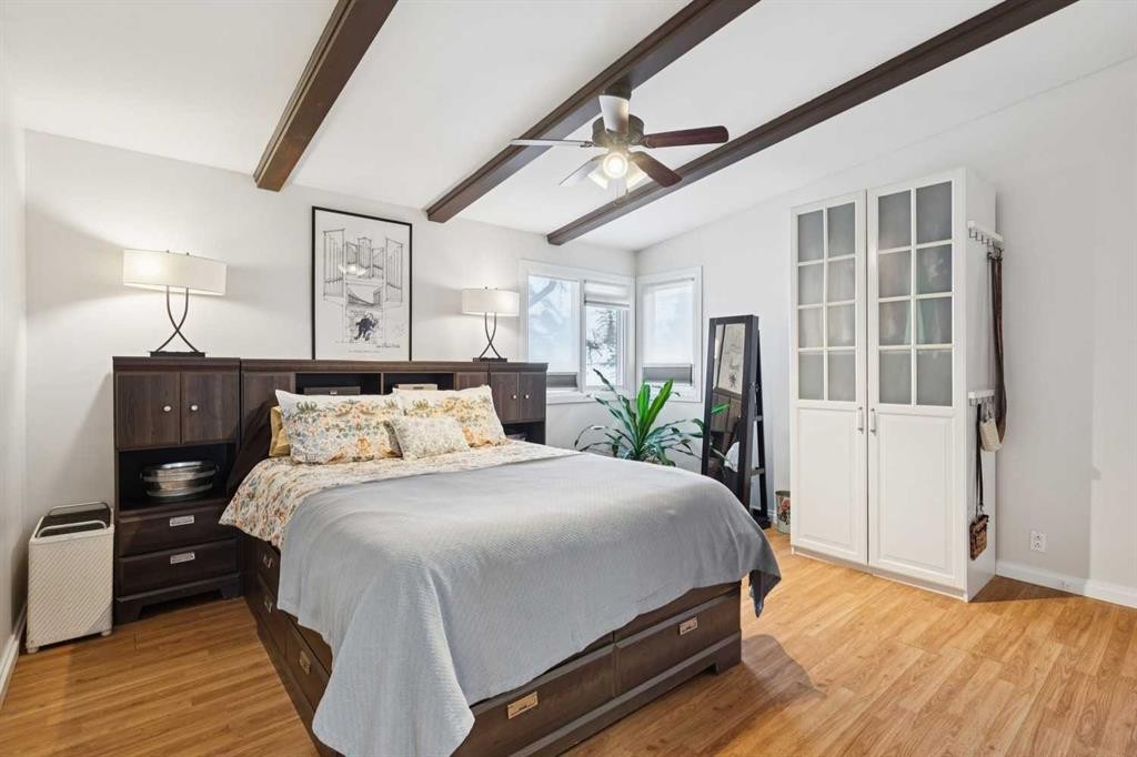 3232 15 Street Nw, Calgary, AB - Indoor Photo Showing Bedroom