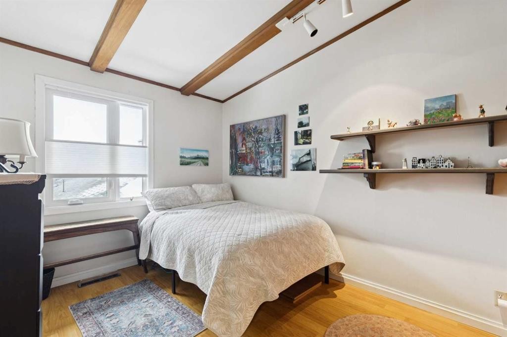 3232 15 Street Nw, Calgary, AB - Indoor Photo Showing Bedroom