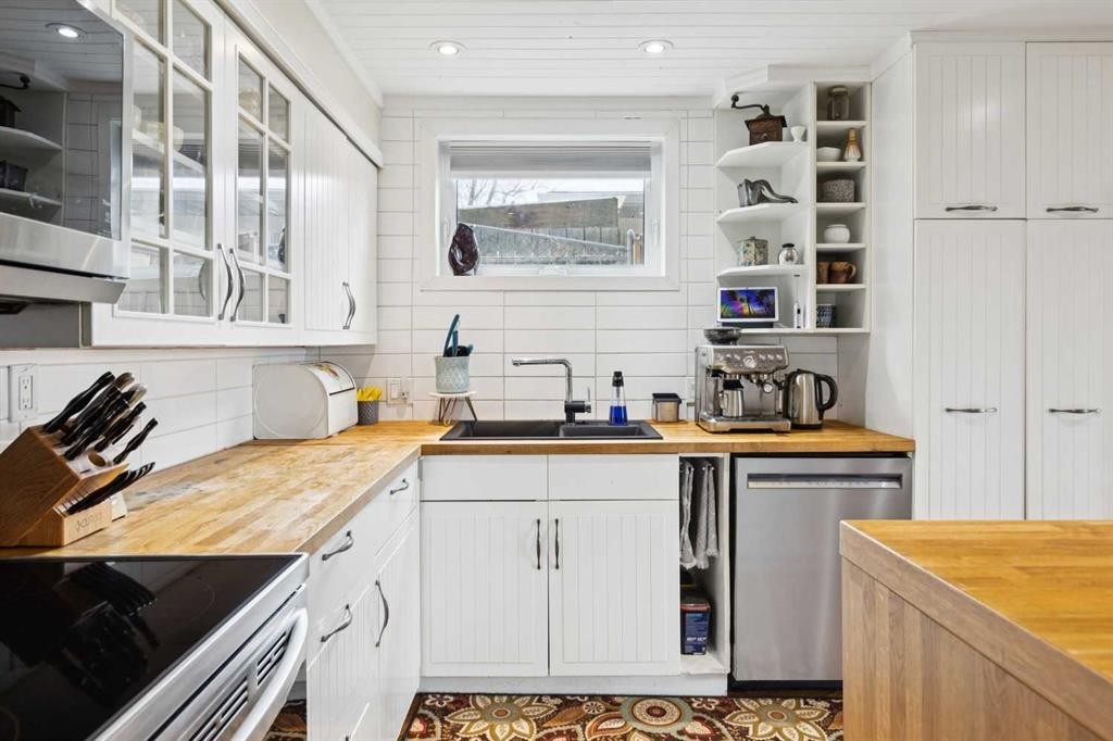 3232 15 Street Nw, Calgary, AB - Indoor Photo Showing Kitchen