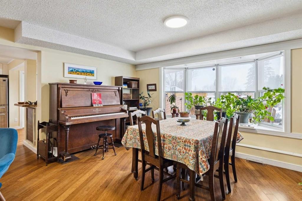 3232 15 Street Nw, Calgary, AB - Indoor Photo Showing Dining Room