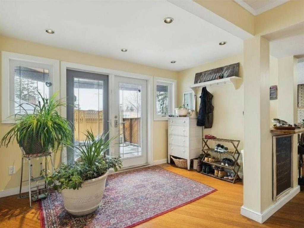 3232 15 Street Nw, Calgary, AB - Indoor Photo Showing Other Room