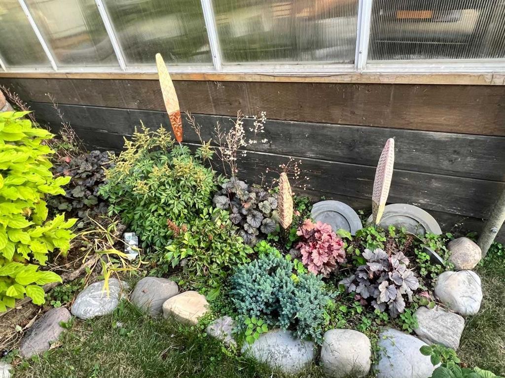 3232 15 Street Nw, Calgary, AB - Outdoor