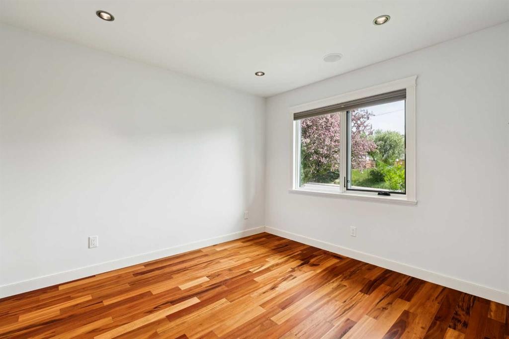 2136 26 Avenue Sw, Calgary, AB - Indoor Photo Showing Other Room