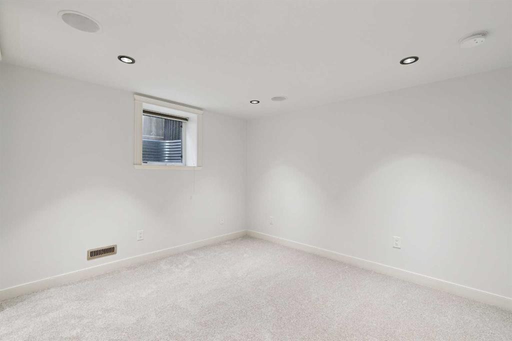 2136 26 Avenue Sw, Calgary, AB - Indoor Photo Showing Other Room