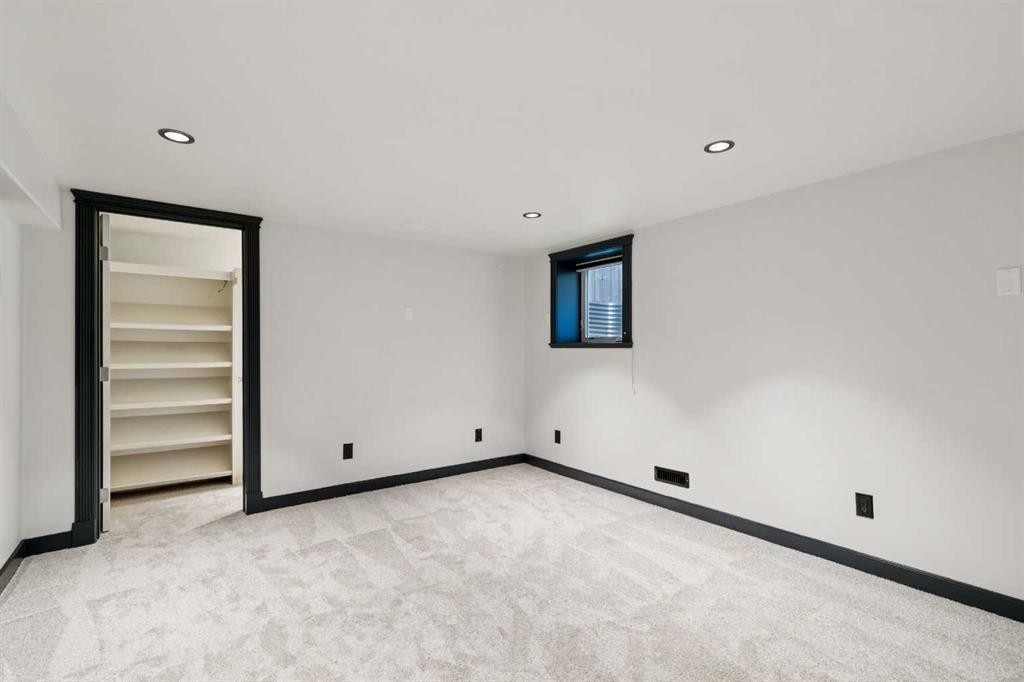 2136 26 Avenue Sw, Calgary, AB - Indoor Photo Showing Other Room