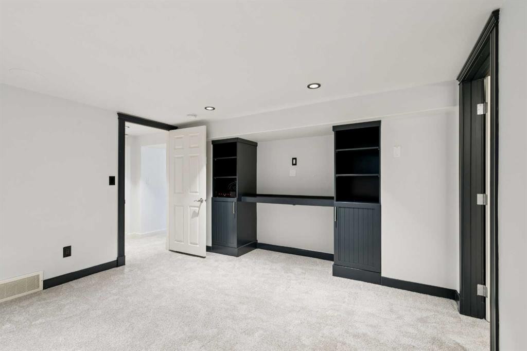 2136 26 Avenue Sw, Calgary, AB - Indoor Photo Showing Kitchen
