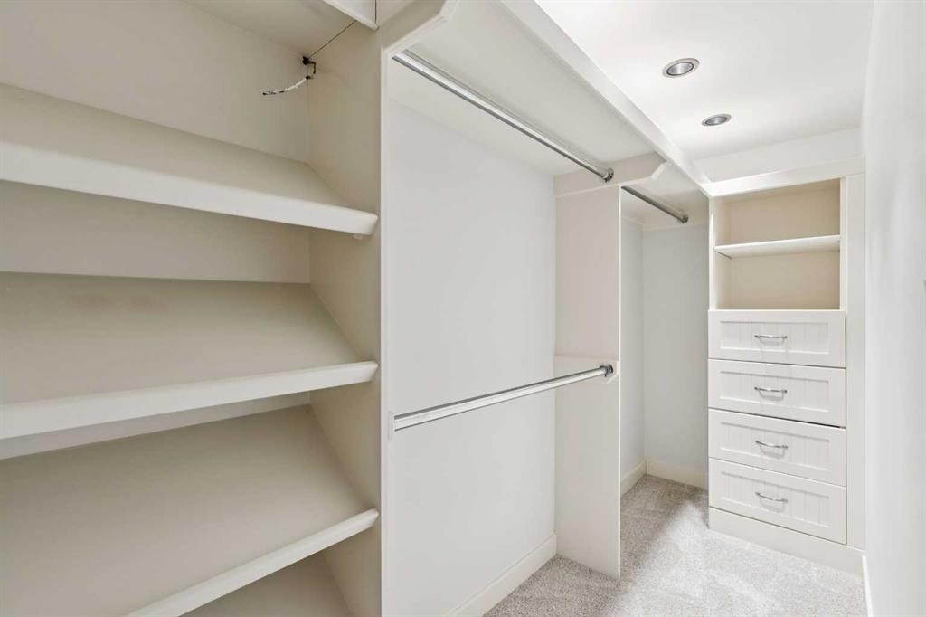 2136 26 Avenue Sw, Calgary, AB - Indoor