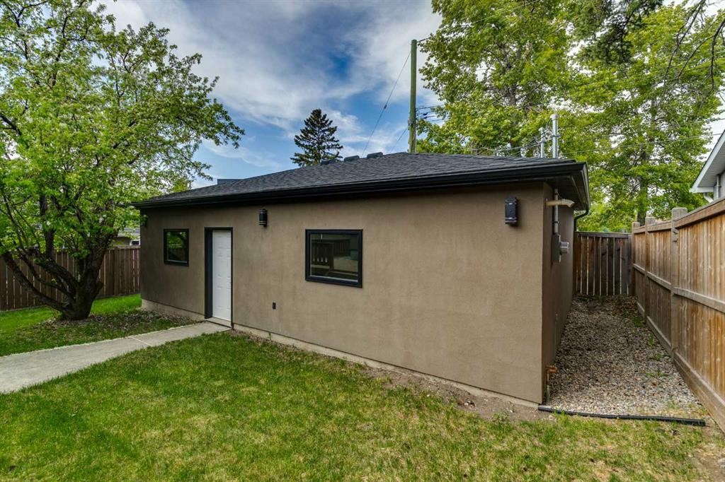 2136 26 Avenue Sw, Calgary, AB - Outdoor