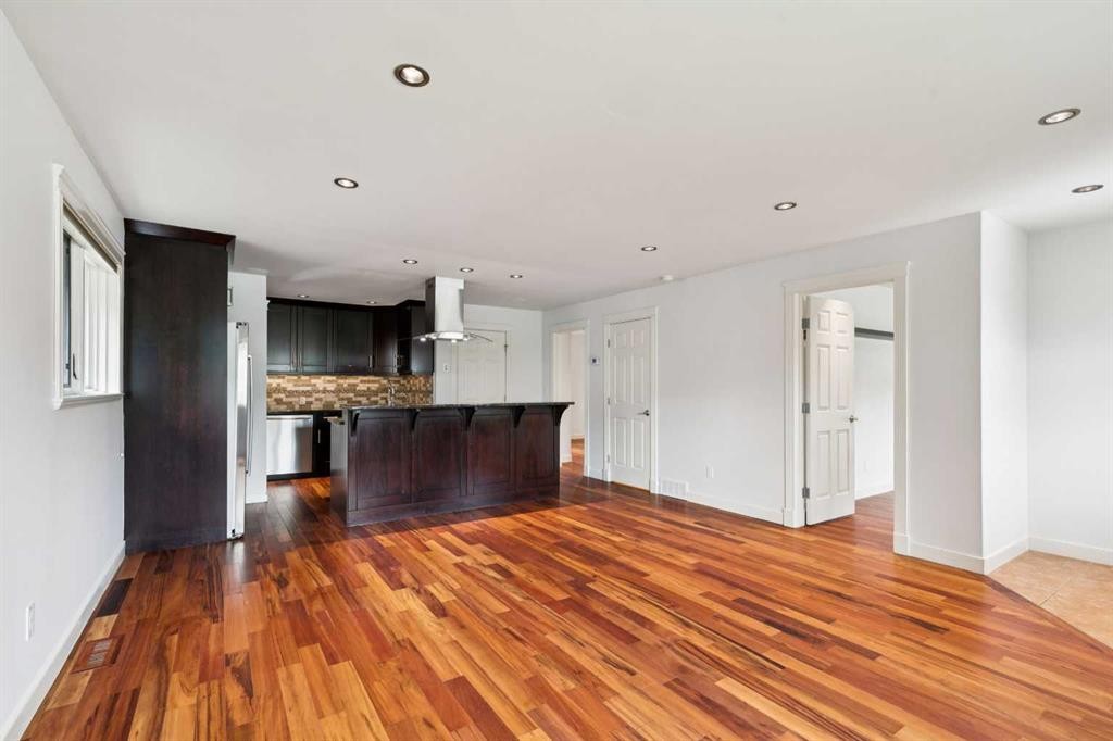 2136 26 Avenue Sw, Calgary, AB - Indoor